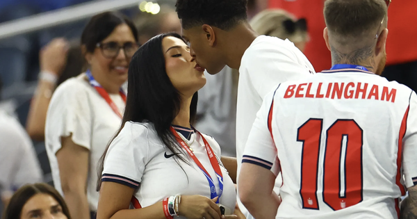 Chuyện ‘yêu’ tại World Cup 2026: Đội tuyển Anh cấm WAGs, còn Messi và Ronaldo thì sao? - hình ảnh - rr88slot.vip Chuyện ‘yêu’ tại World Cup 2026: Đội tuyển Anh cấm WAGs, còn Messi và Ronaldo thì sao? - hình ảnh - rr88slot.vip