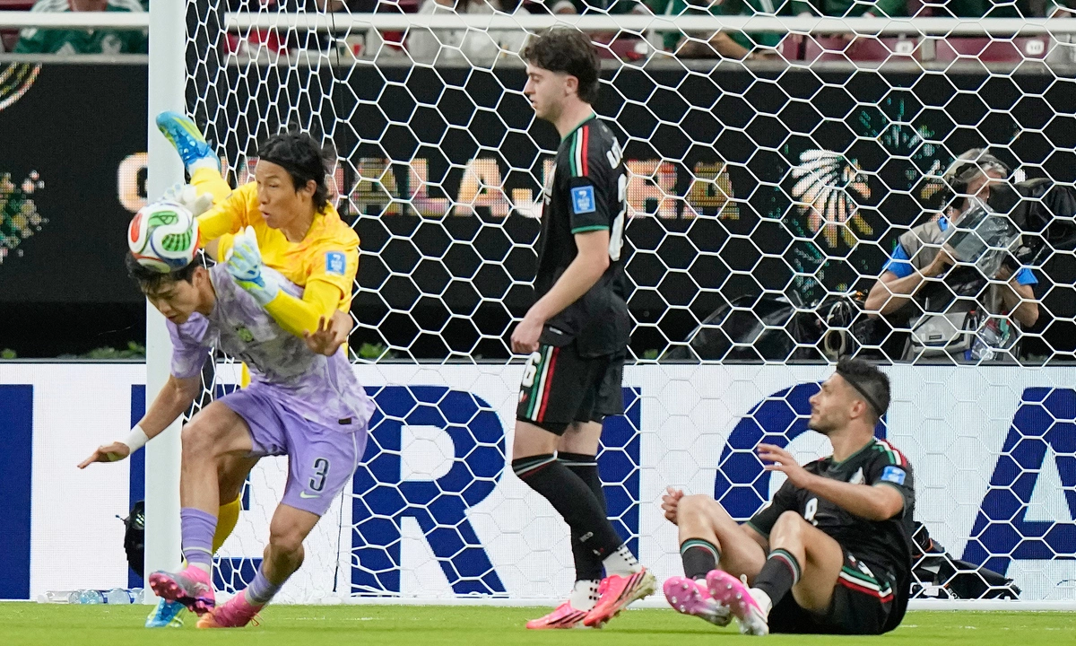 Mexico vượt qua vòng bảng World Cup 2026 nhờ sai lầm của thủ môn Hàn Quốc - hình ảnh - rr88slot.vip