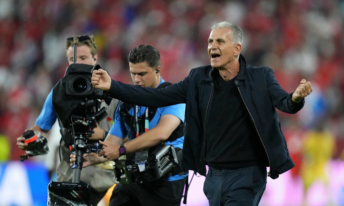 HLV Carlos Queiroz lập kỷ lục ở World Cup: Khoảnh khắc lịch sử và cơ hội cho người hâm mộ Việt - hình ảnh - rr88slot.vip HLV Carlos Queiroz lập kỷ lục ở World Cup: Khoảnh khắc lịch sử và cơ hội cho người hâm mộ Việt - hình ảnh - rr88slot.vip