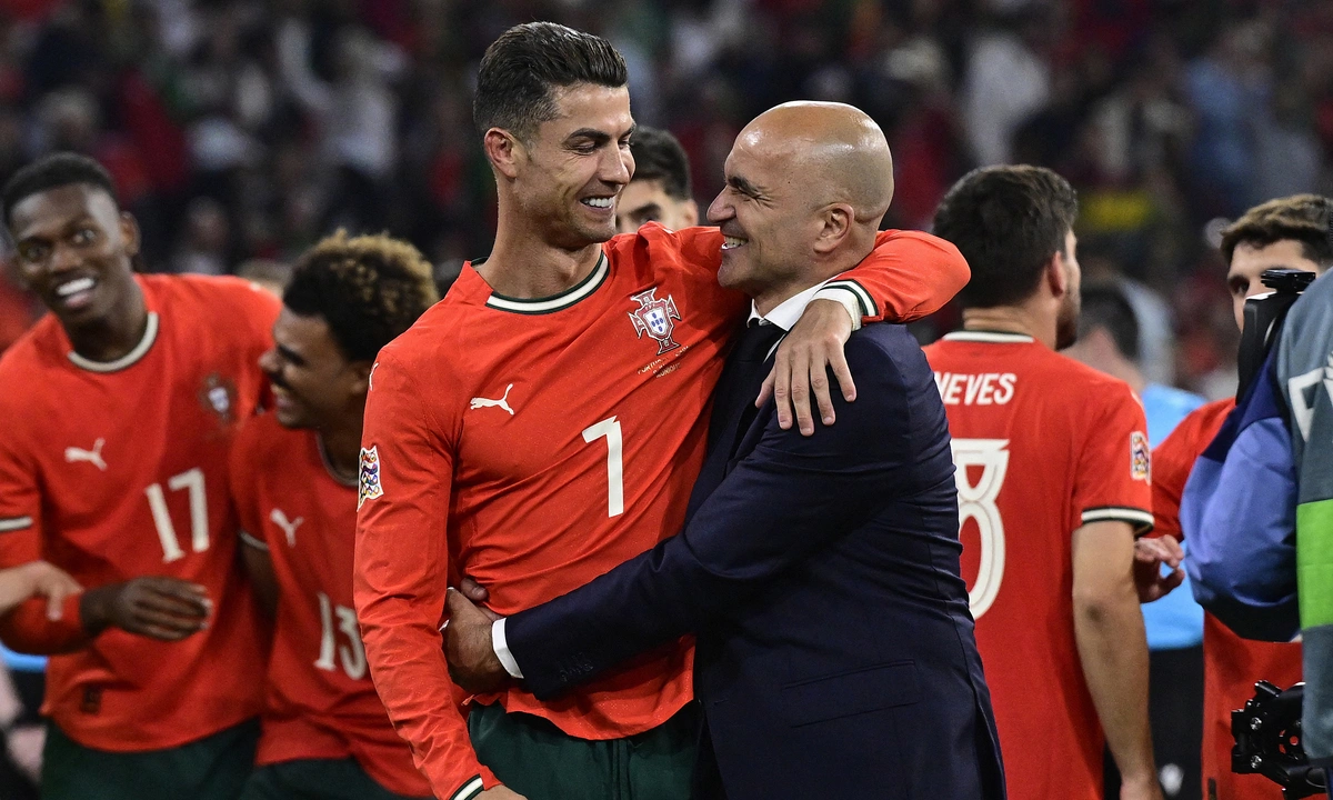 RR88 Cược Bóng Đá: HLV Martinez Có Thể Hợp Tác Cùng Ronaldo Tại Al Nassr - hình ảnh - rr88slot.vip