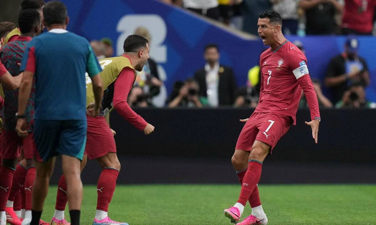 Ibrahimovic chê Ronaldo: ‘Cứ như vừa trở về từ hành tinh khác’ - hình ảnh - rr88slot.vip Ibrahimovic chê Ronaldo: ‘Cứ như vừa trở về từ hành tinh khác’ - hình ảnh - rr88slot.vip