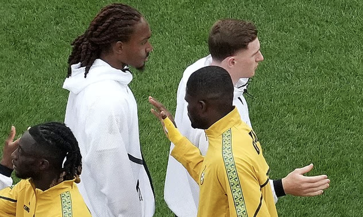 Cầu thủ Anh từ chối bắt tay đối thủ ở World Cup: Hành động gây tranh cãi của Djed Spence - hình ảnh - rr88slot.vip Cầu thủ Anh từ chối bắt tay đối thủ ở World Cup: Hành động gây tranh cãi của Djed Spence - hình ảnh - rr88slot.vip