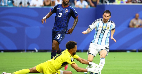 Khoảnh khắc thủ thành Vozinha cản phá cú sút của Messi: Huyền thoại ở tuổi 40! - hình ảnh - rr88slot.vip