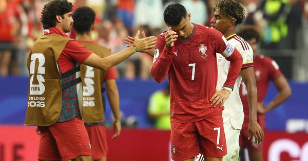 Ibrahimovic chê HLV Martinez không dám hy sinh Ronaldo, khiến Bồ Đào Nha bị loại cay đắng - hình ảnh - rr88slot.vip Ibrahimovic chê HLV Martinez không dám hy sinh Ronaldo, khiến Bồ Đào Nha bị loại cay đắng - hình ảnh - rr88slot.vip