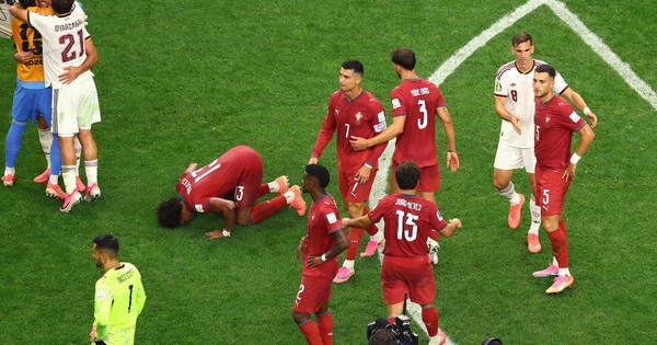 HLV Tây Ban Nha gây sốt với cảnh ôm Ronaldo: ‘Tôi ngưỡng mộ giá trị anh ấy…’ - hình ảnh - rr88slot.vip HLV Tây Ban Nha gây sốt với cảnh ôm Ronaldo: ‘Tôi ngưỡng mộ giá trị anh ấy…’ - hình ảnh - rr88slot.vip