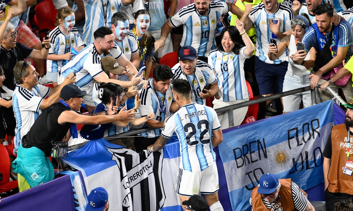 Báo Anh đặt dấu hỏi về việc tiền đạo Argentina thoát thẻ đỏ: góc nhìn mới cho người chơi Việt - hình ảnh - rr88slot.vip Báo Anh đặt dấu hỏi về việc tiền đạo Argentina thoát thẻ đỏ: góc nhìn mới cho người chơi Việt - hình ảnh - rr88slot.vip