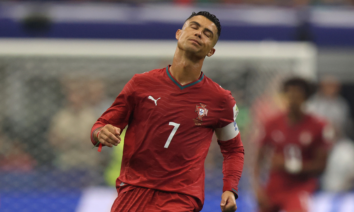 Ronaldo So Sánh Euro Với World Cup: Bối Cảnh Mới Cho Fan Cá Cược Việt - hình ảnh - rr88slot.vip Ronaldo So Sánh Euro Với World Cup: Bối Cảnh Mới Cho Fan Cá Cược Việt - hình ảnh - rr88slot.vip